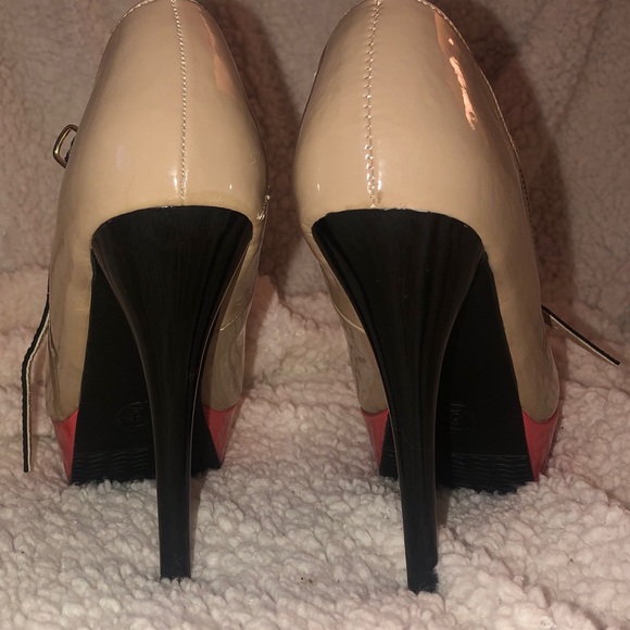 Heels - Picture 4 of 4